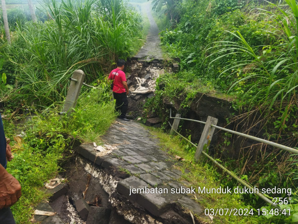 Jembatan Roboh di Banjar Subak Dukuh, Desa Sedang, Kecamatan Abiansemal Tanggal 03 Juli 2024